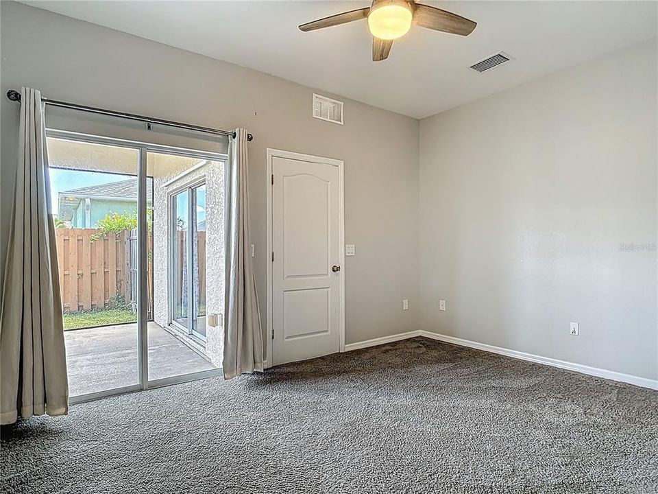 Active With Contract: $219,500 (3 beds, 2 baths, 1043 Square Feet)