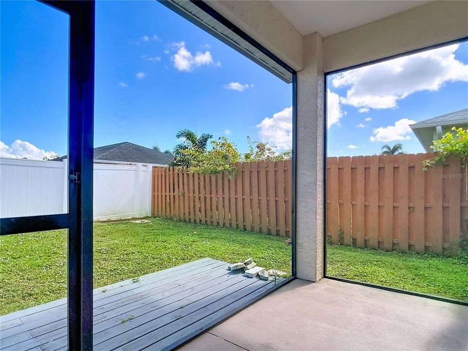 Active With Contract: $219,500 (3 beds, 2 baths, 1043 Square Feet)