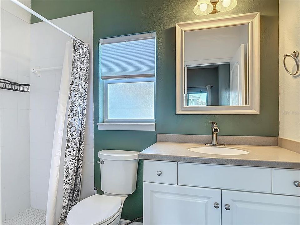 Active With Contract: $219,500 (3 beds, 2 baths, 1043 Square Feet)