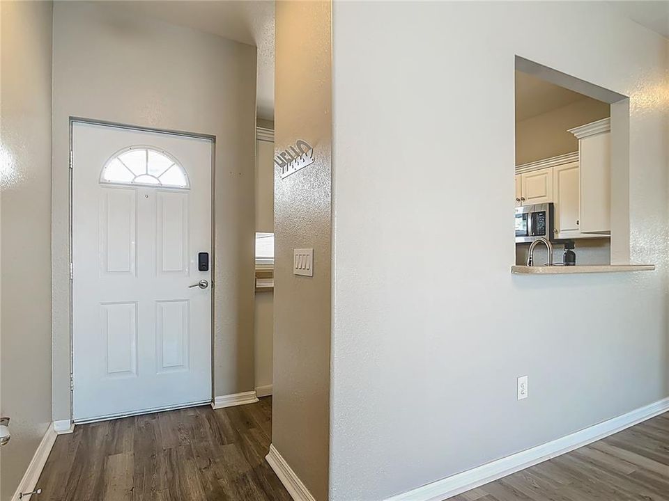 Active With Contract: $219,500 (3 beds, 2 baths, 1043 Square Feet)