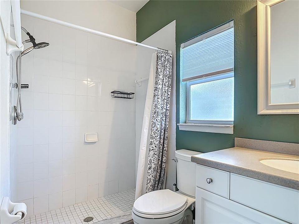 Active With Contract: $219,500 (3 beds, 2 baths, 1043 Square Feet)