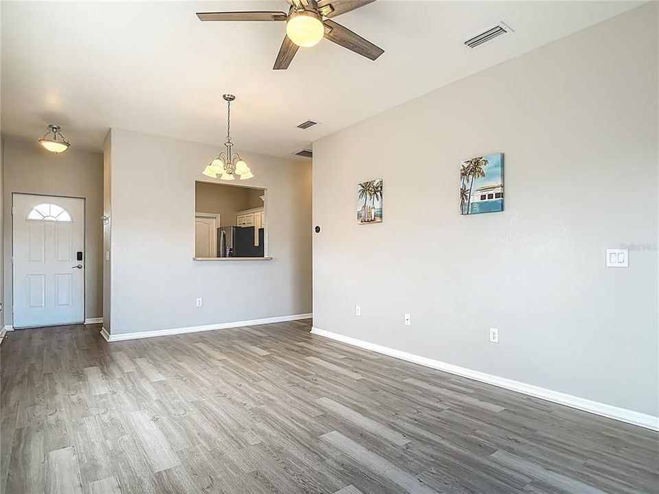 Active With Contract: $219,500 (3 beds, 2 baths, 1043 Square Feet)