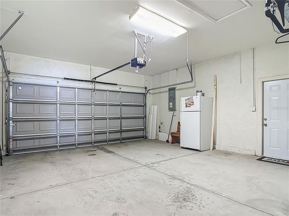 Active With Contract: $219,500 (3 beds, 2 baths, 1043 Square Feet)