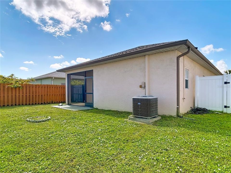 Active With Contract: $219,500 (3 beds, 2 baths, 1043 Square Feet)