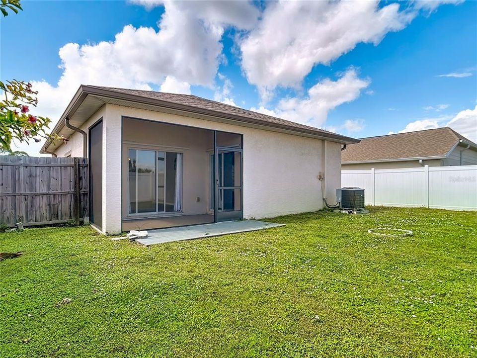 Active With Contract: $219,500 (3 beds, 2 baths, 1043 Square Feet)