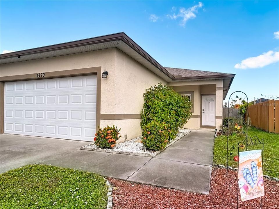 Active With Contract: $219,500 (3 beds, 2 baths, 1043 Square Feet)