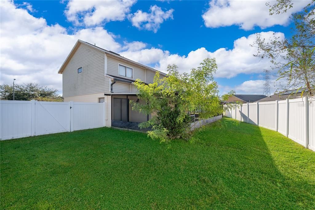 Activo con contrato: $389,900 (3 camas, 2 baños, 1648 Pies cuadrados)