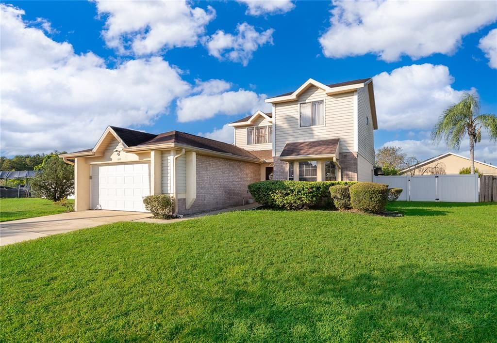 Activo con contrato: $389,900 (3 camas, 2 baños, 1648 Pies cuadrados)