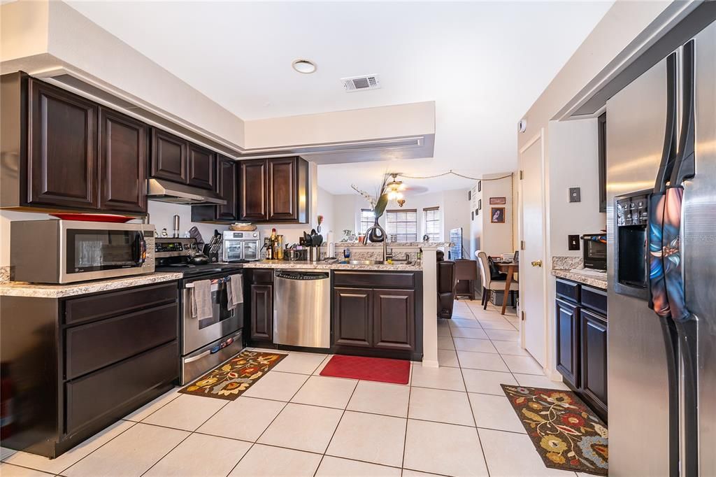 Activo con contrato: $389,900 (3 camas, 2 baños, 1648 Pies cuadrados)