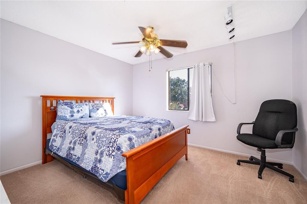 Activo con contrato: $389,900 (3 camas, 2 baños, 1648 Pies cuadrados)