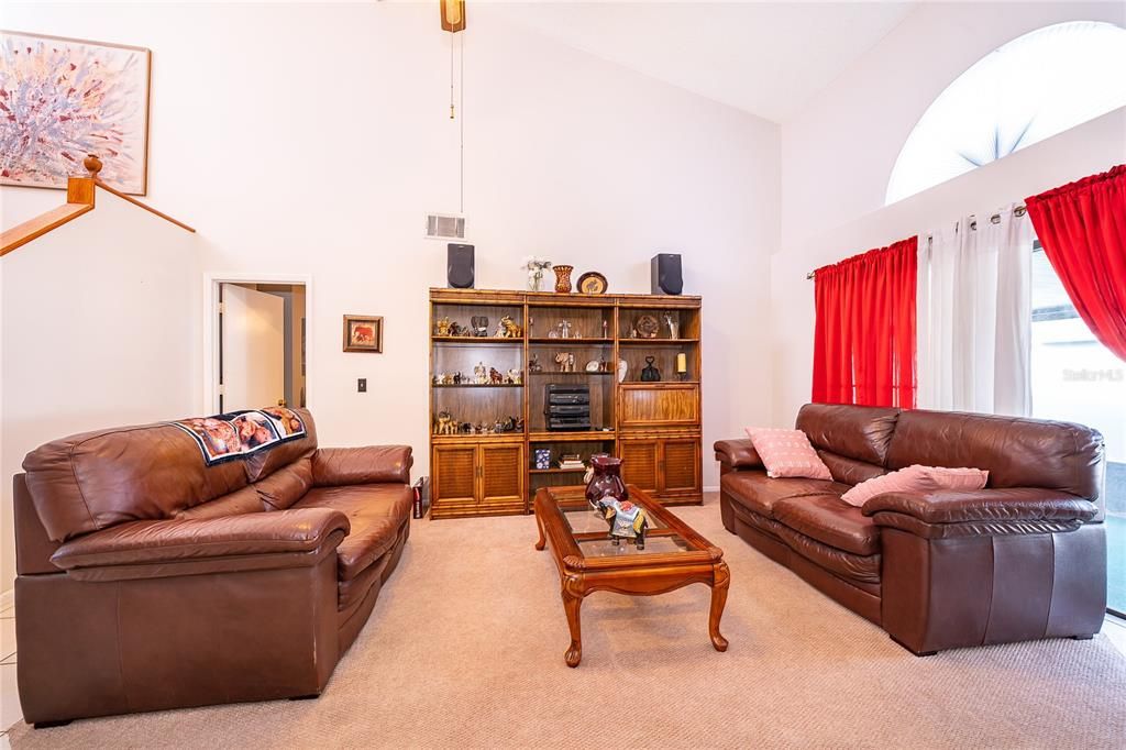 Activo con contrato: $389,900 (3 camas, 2 baños, 1648 Pies cuadrados)