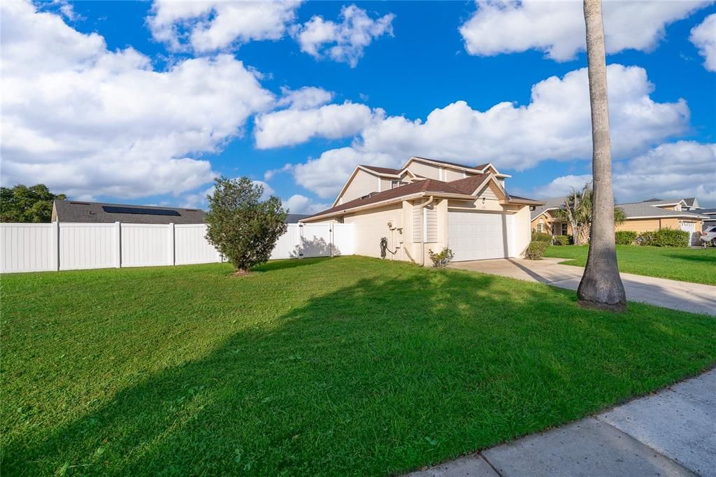 Activo con contrato: $389,900 (3 camas, 2 baños, 1648 Pies cuadrados)