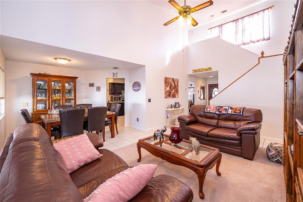 Activo con contrato: $389,900 (3 camas, 2 baños, 1648 Pies cuadrados)