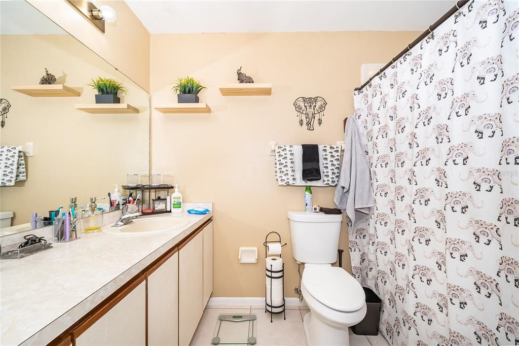 Activo con contrato: $389,900 (3 camas, 2 baños, 1648 Pies cuadrados)