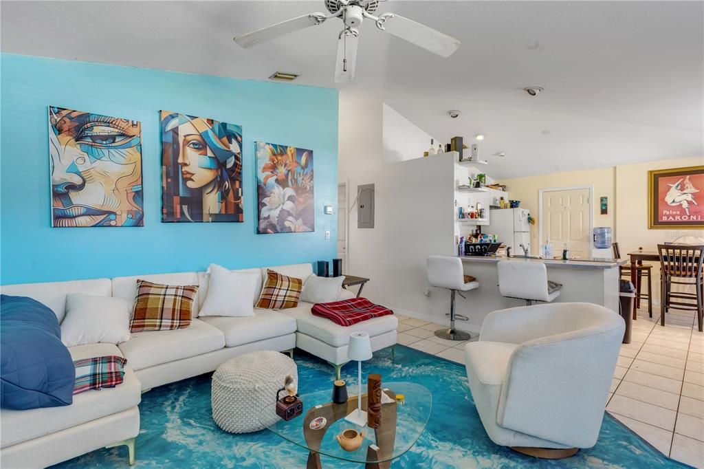 For Sale: $320,000 (2 beds, 2 baths, 980 Square Feet)