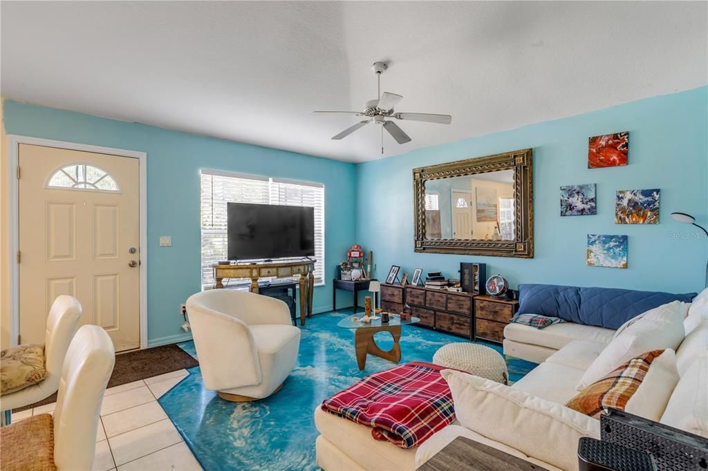 For Sale: $320,000 (2 beds, 2 baths, 980 Square Feet)