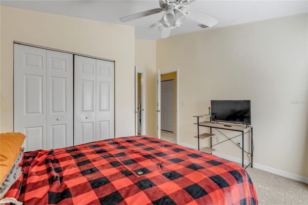 For Sale: $320,000 (2 beds, 2 baths, 980 Square Feet)