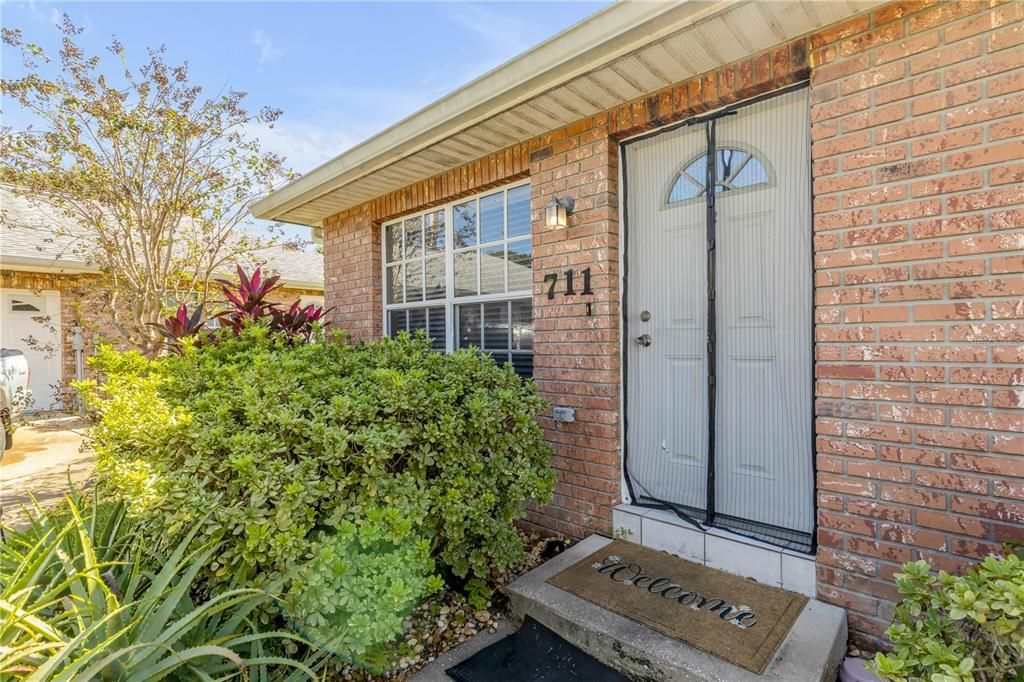 For Sale: $320,000 (2 beds, 2 baths, 980 Square Feet)