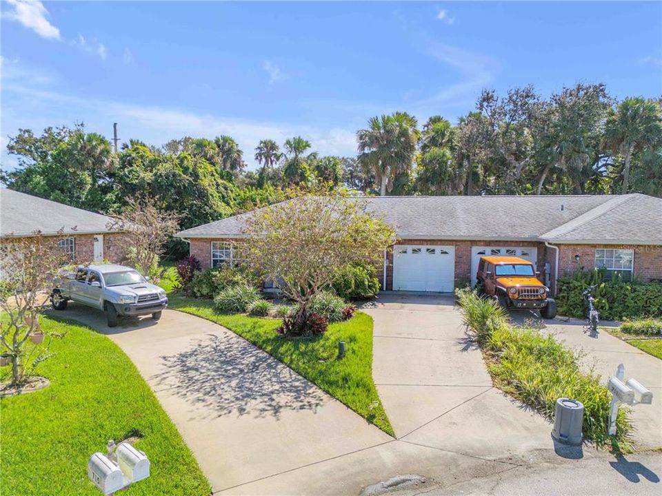 For Sale: $320,000 (2 beds, 2 baths, 980 Square Feet)