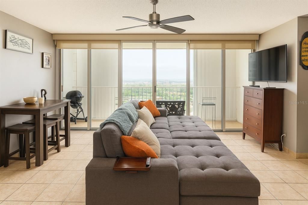 For Sale: $653,000 (3 beds, 3 baths, 1445.73 Square Feet)