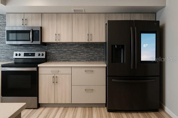 For Sale: $653,000 (3 beds, 3 baths, 1445.73 Square Feet)