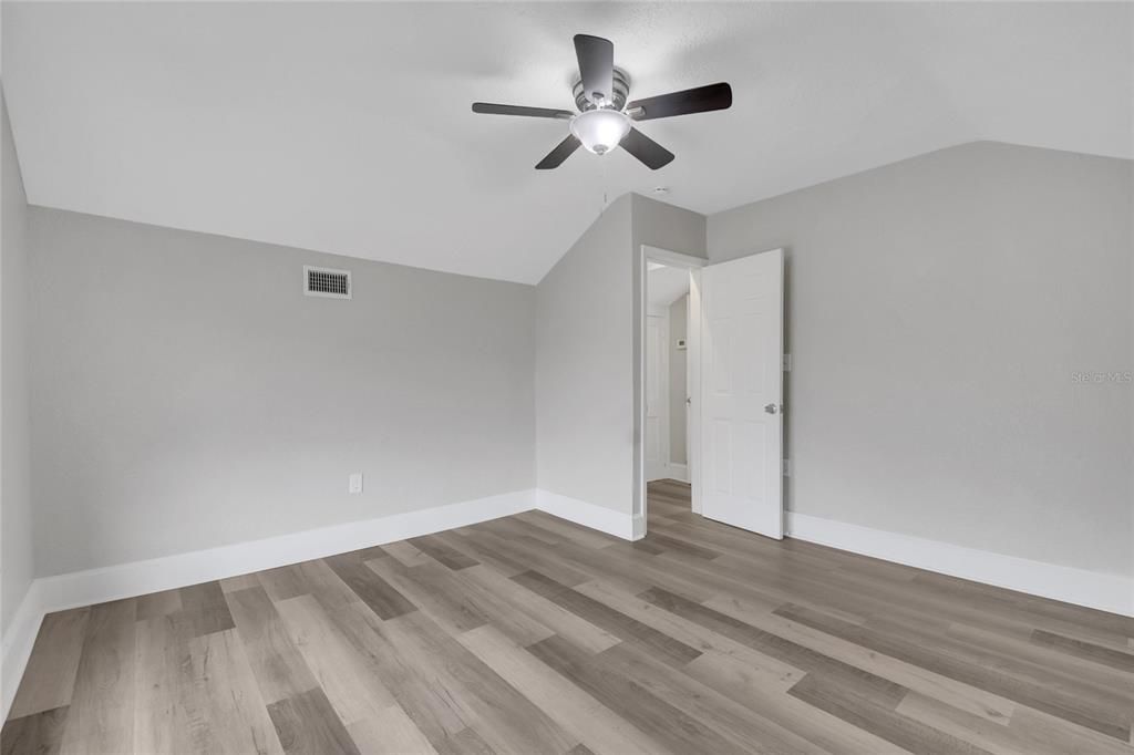 For Sale: $410,000 (4 beds, 1 baths, 1280 Square Feet)