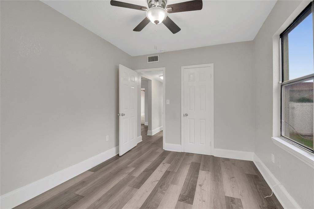 For Sale: $410,000 (4 beds, 1 baths, 1280 Square Feet)