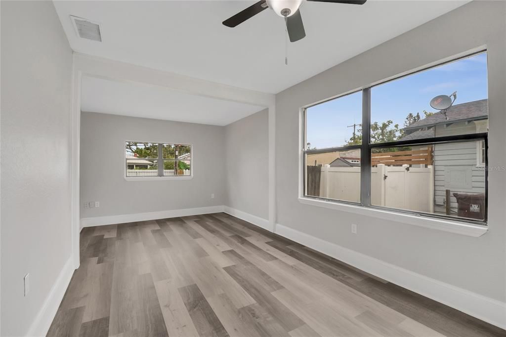 For Sale: $410,000 (4 beds, 1 baths, 1280 Square Feet)