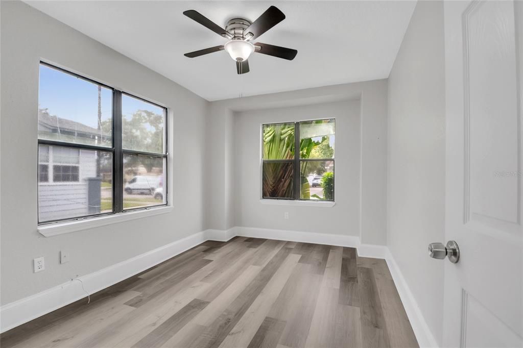 For Sale: $410,000 (4 beds, 1 baths, 1280 Square Feet)