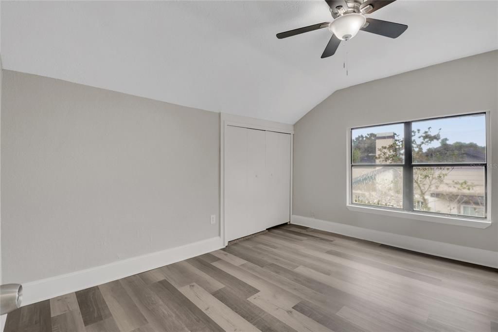 For Sale: $410,000 (4 beds, 1 baths, 1280 Square Feet)