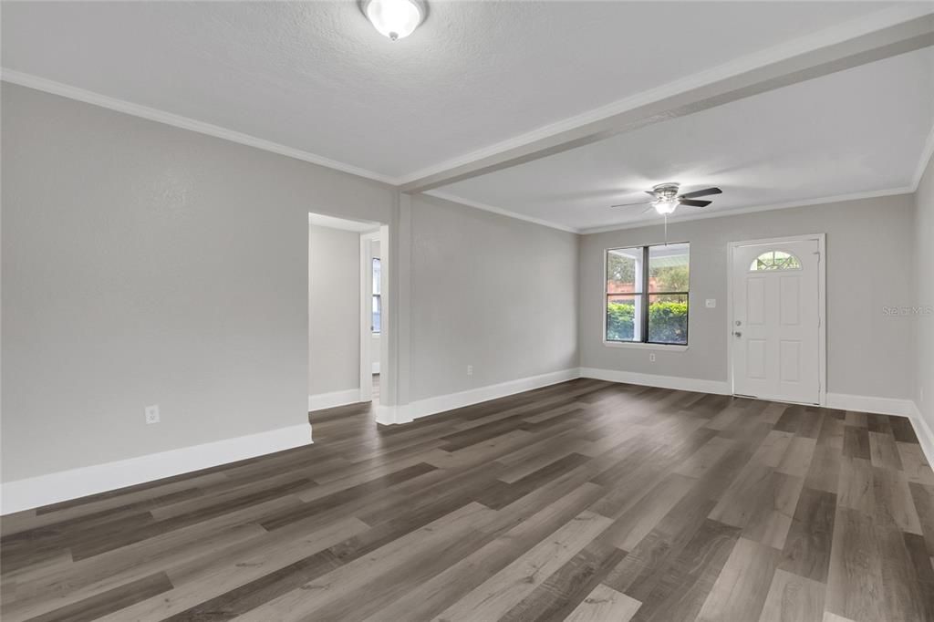 For Sale: $410,000 (4 beds, 1 baths, 1280 Square Feet)