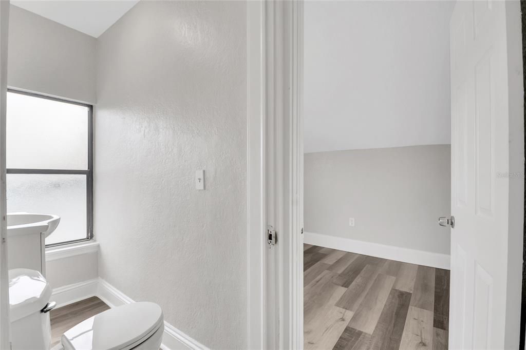 For Sale: $410,000 (4 beds, 1 baths, 1280 Square Feet)