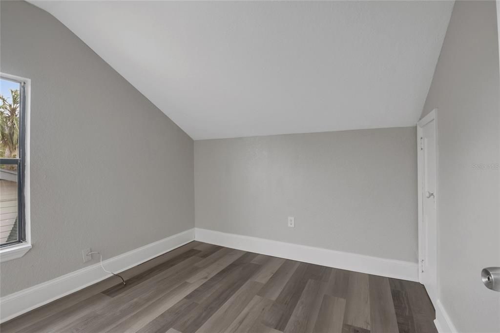 For Sale: $410,000 (4 beds, 1 baths, 1280 Square Feet)