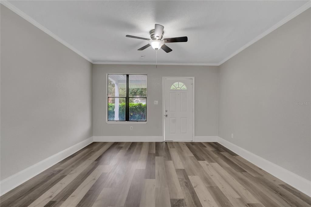 For Sale: $410,000 (4 beds, 1 baths, 1280 Square Feet)