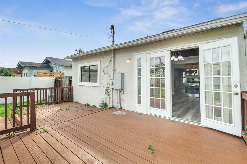 For Sale: $410,000 (4 beds, 1 baths, 1280 Square Feet)