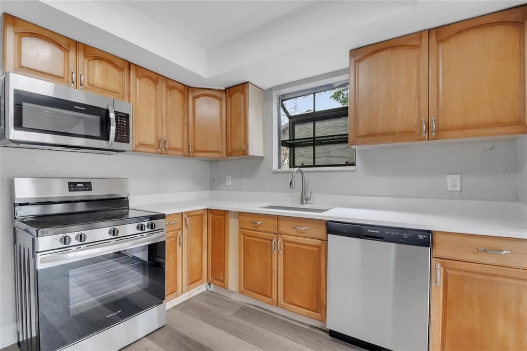 For Sale: $410,000 (4 beds, 1 baths, 1280 Square Feet)