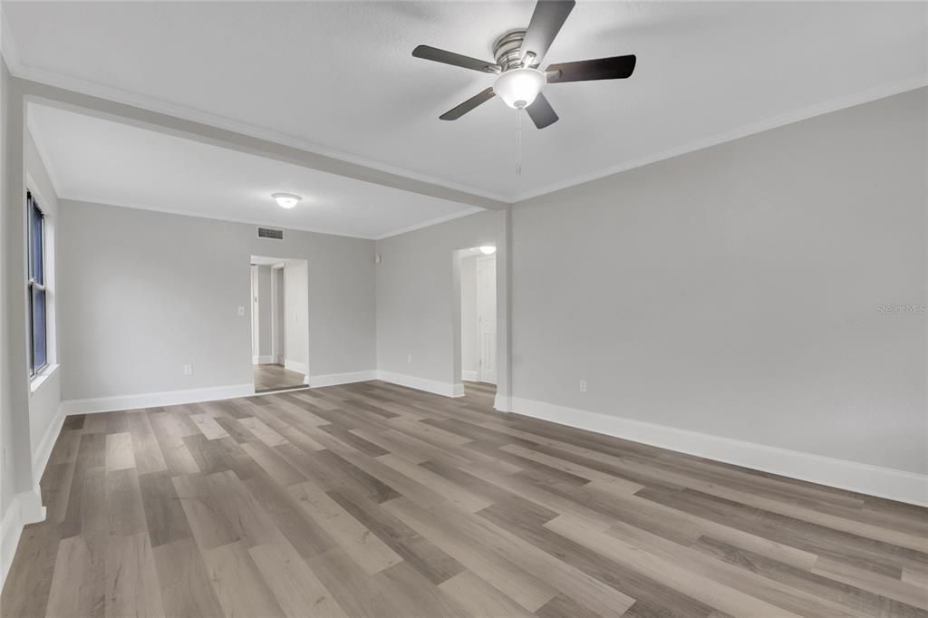 For Sale: $410,000 (4 beds, 1 baths, 1280 Square Feet)