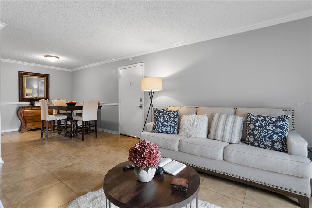 Active With Contract: $134,000 (2 beds, 2 baths, 984 Square Feet)