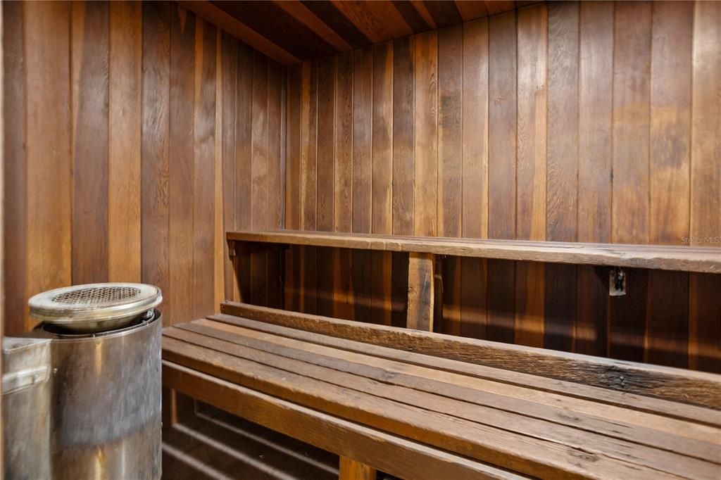 Active With Contract: $134,000 (2 beds, 2 baths, 984 Square Feet)