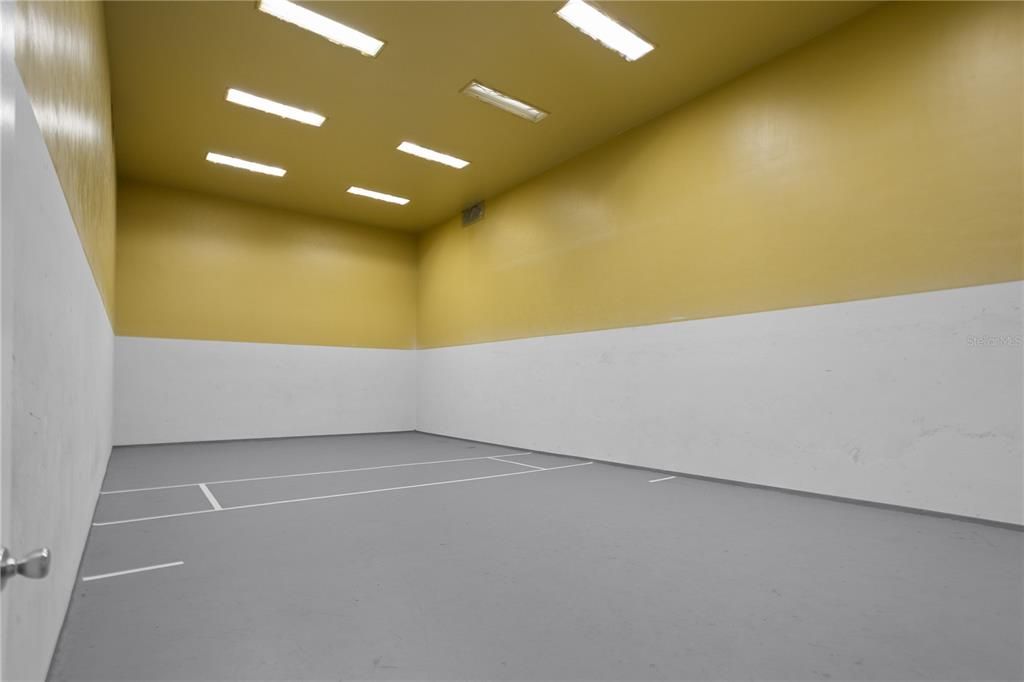 Active With Contract: $134,000 (2 beds, 2 baths, 984 Square Feet)