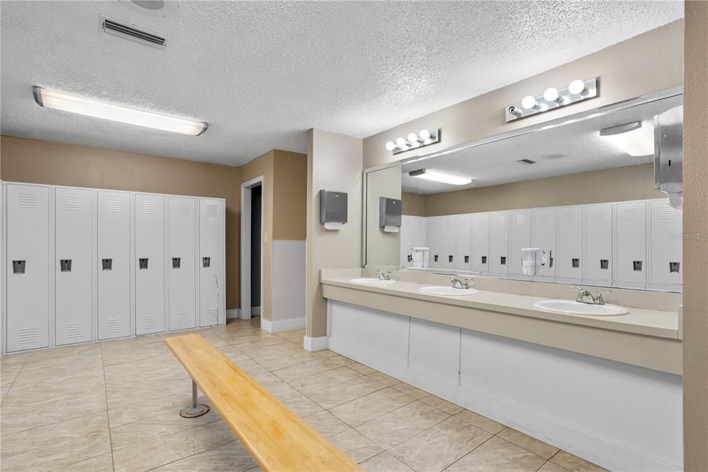 Active With Contract: $134,000 (2 beds, 2 baths, 984 Square Feet)