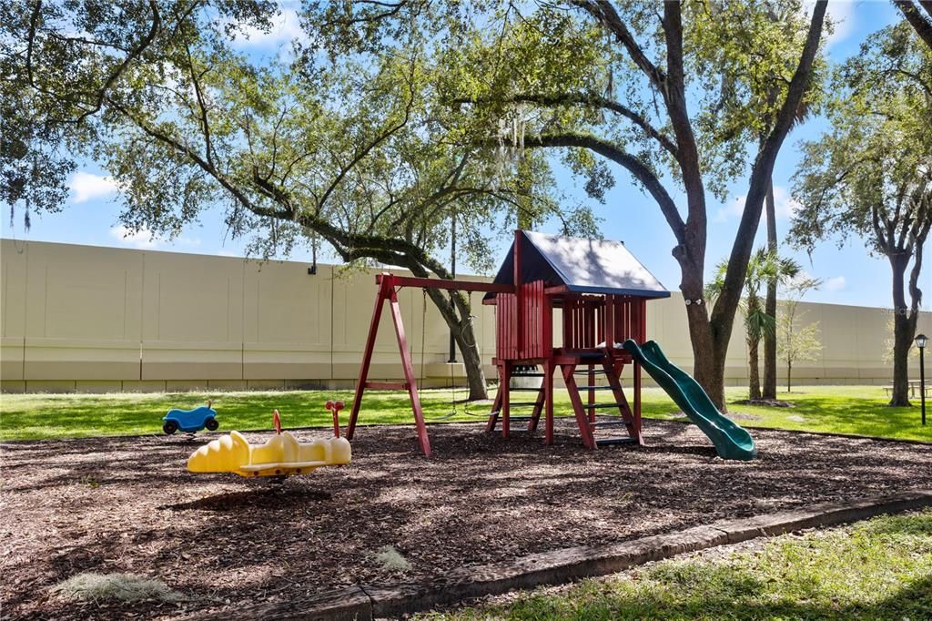 Active With Contract: $134,000 (2 beds, 2 baths, 984 Square Feet)