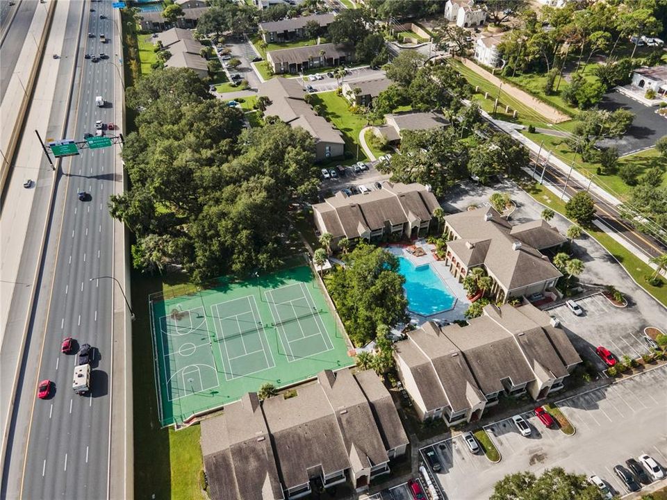 Active With Contract: $134,000 (2 beds, 2 baths, 984 Square Feet)