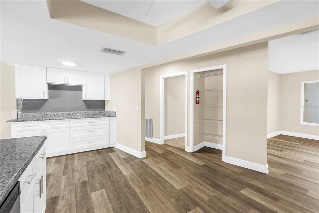 合同活跃: $499,000 (3 贝兹, 2 浴室, 1900 平方英尺)