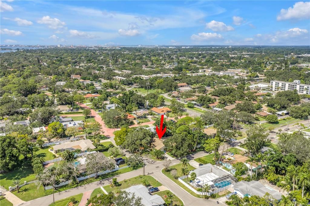 合同活跃: $499,000 (3 贝兹, 2 浴室, 1900 平方英尺)