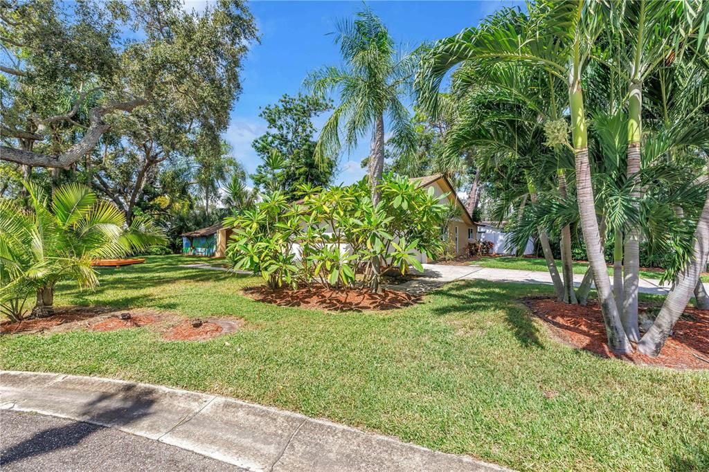 合同活跃: $499,000 (3 贝兹, 2 浴室, 1900 平方英尺)