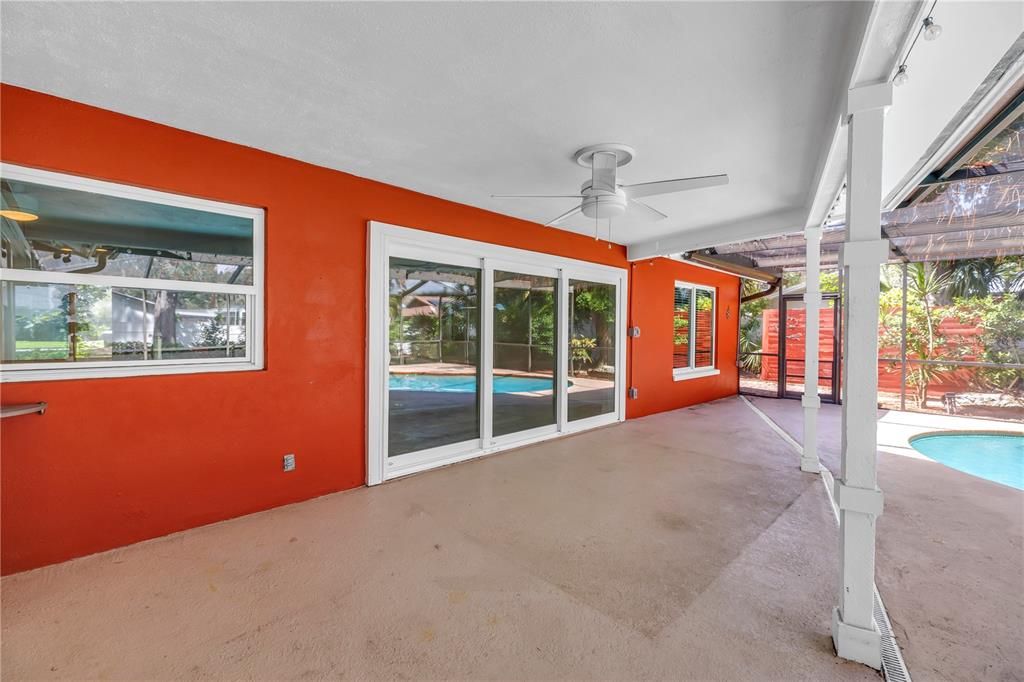 合同活跃: $499,000 (3 贝兹, 2 浴室, 1900 平方英尺)