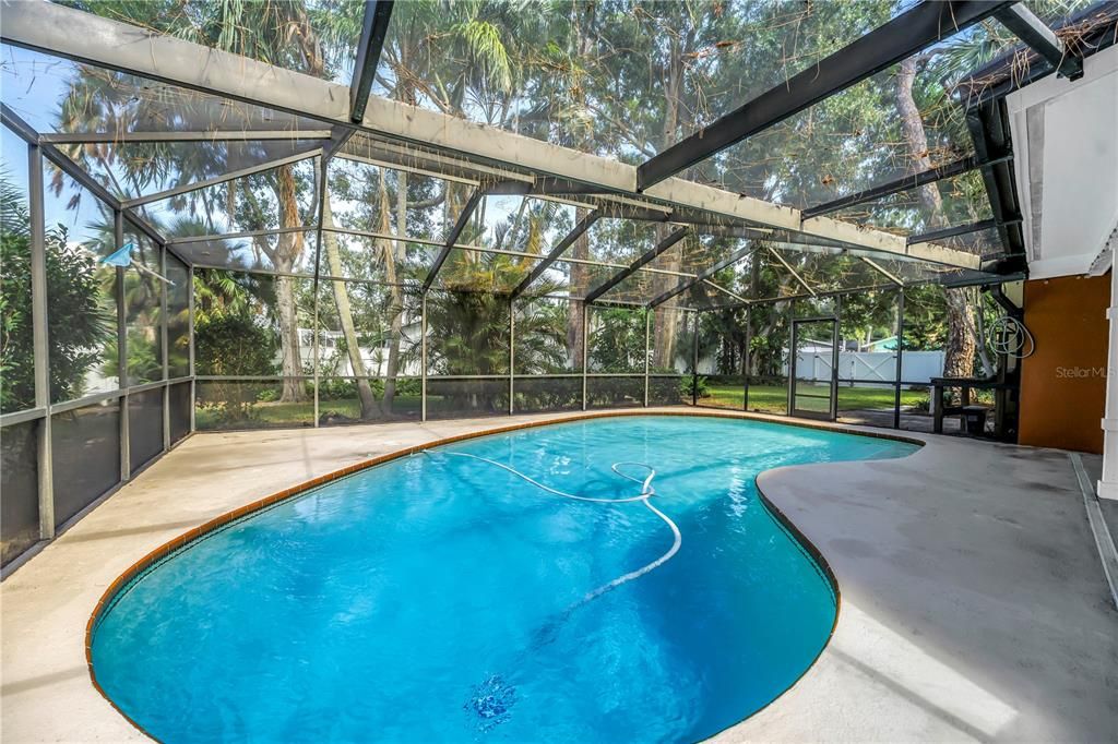 合同活跃: $499,000 (3 贝兹, 2 浴室, 1900 平方英尺)