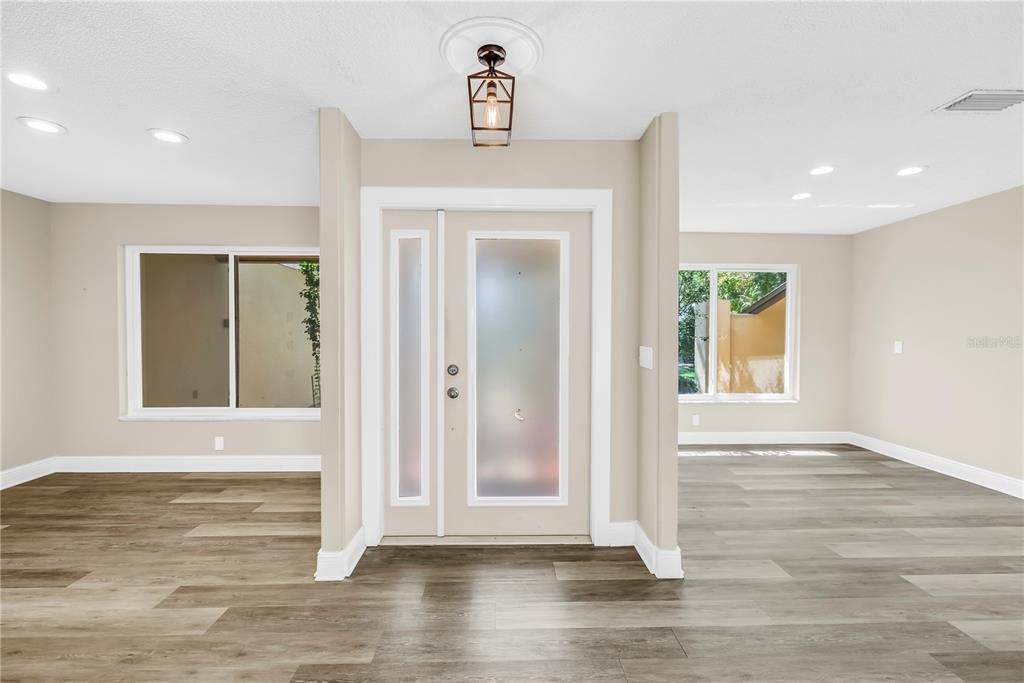 合同活跃: $499,000 (3 贝兹, 2 浴室, 1900 平方英尺)