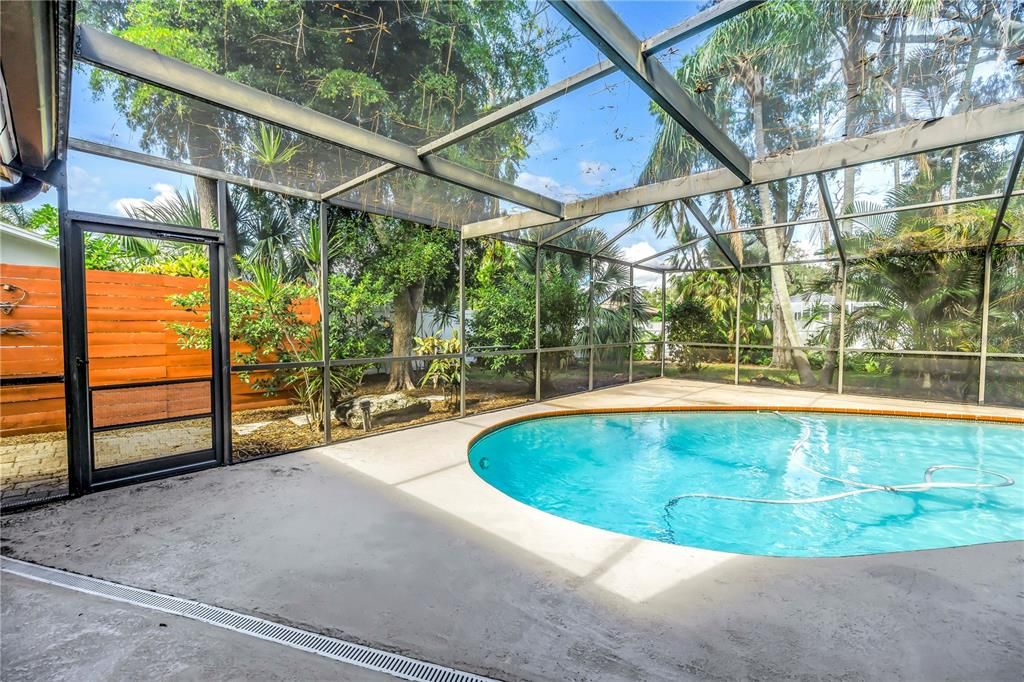 合同活跃: $499,000 (3 贝兹, 2 浴室, 1900 平方英尺)